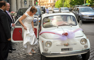 Illustration for article titled Top 4 Tips to Choose a Photographer for a Wedding Day